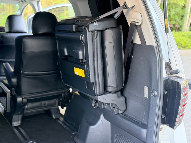 Toyota Vellfire 2400cc Petrol | 2013 | Stunning Body Kit | Luxury 7 Seater