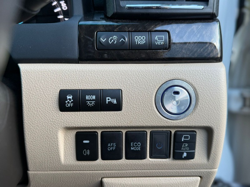 Toyota Vellfire 2013 Business Lounge | Dual sunroof 24M Warr