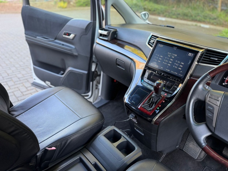 Toyota Vellfire 2400cc Petrol | 2013 | Stunning Body Kit | Luxury 7 Seater