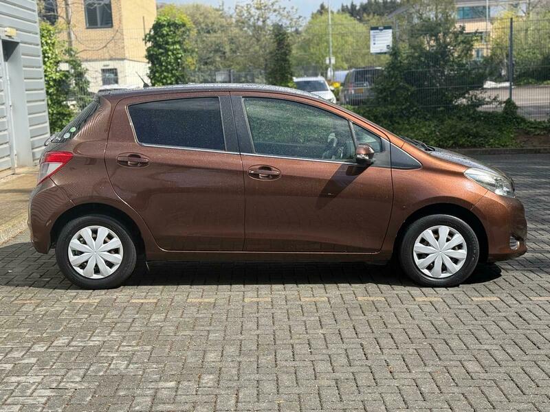 Toyota YARIS 2014-VVT-i (Jewela Spec)