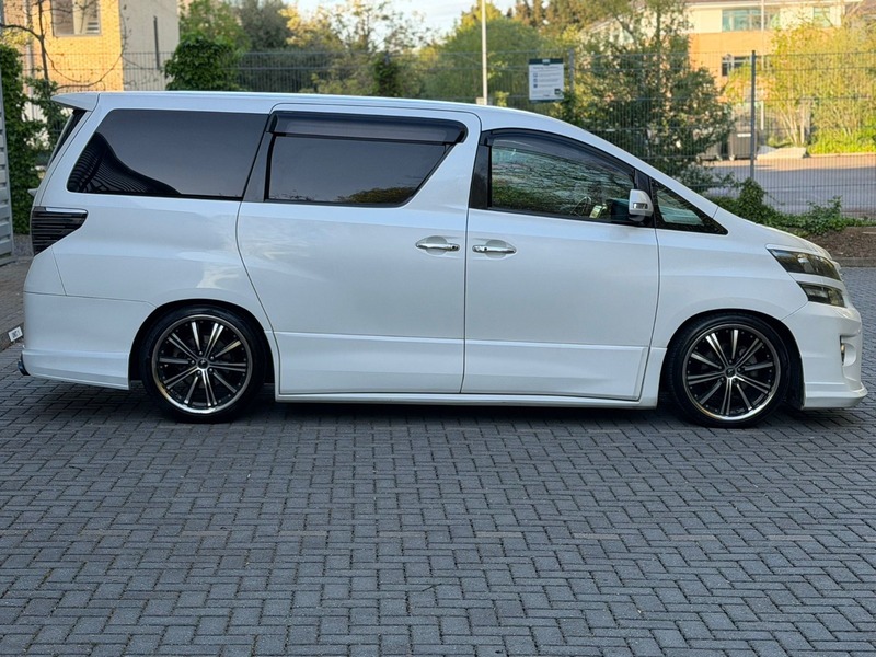 Toyota Vellfire 2400cc Petrol | 2013 | Stunning Body Kit | Luxury 7 Seater