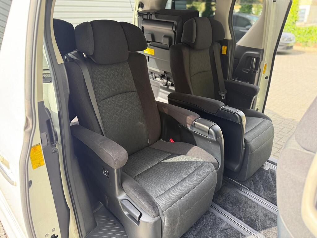 Toyota Vellfire 3.5L V6 2014 | Rare 4WD | Captain seats