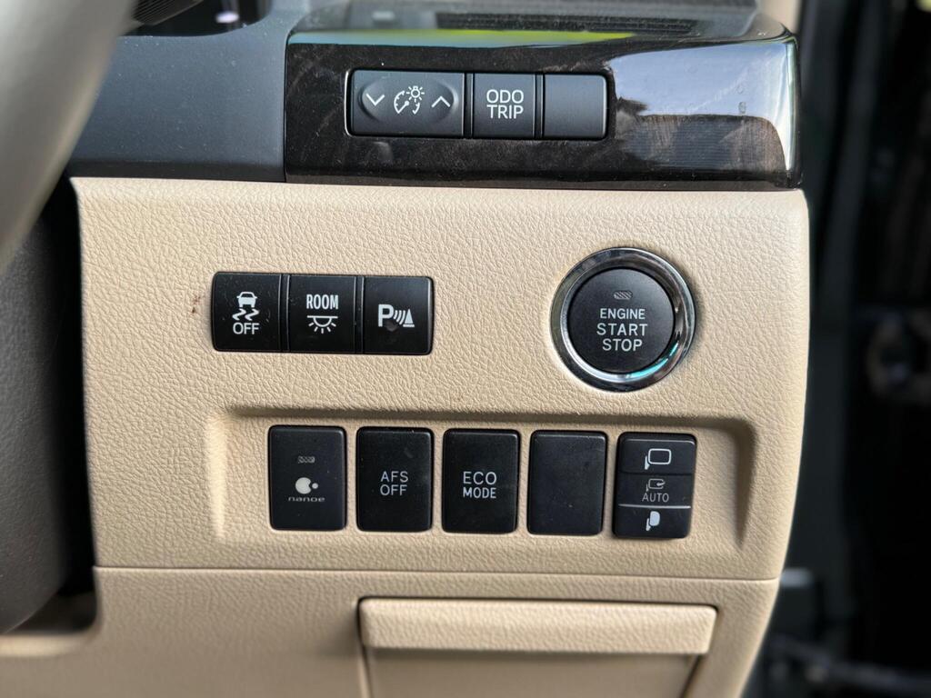 Toyota Vellfire 2013 Luxury Edition V6 3.5 Petrol