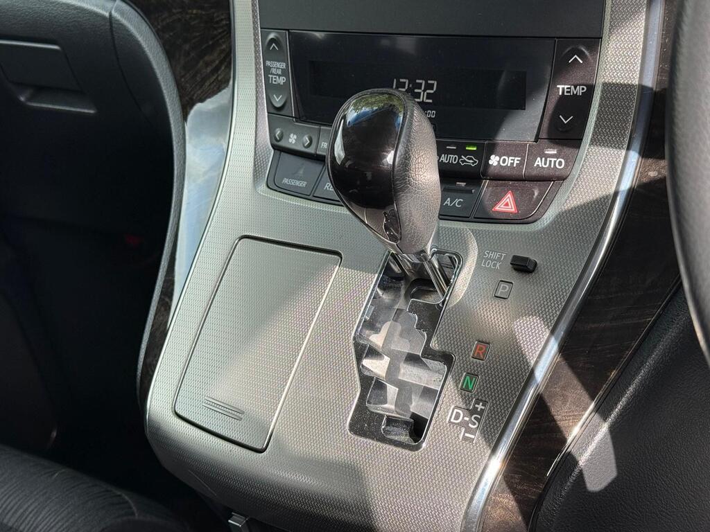 Toyota Vellfire 3.5L V6 2014 | Rare 4WD | Captain seats
