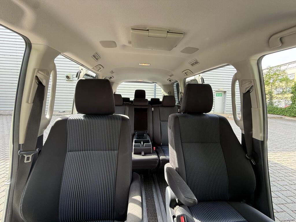 Toyota Voxy Premium body Kit, Hybrid 2015