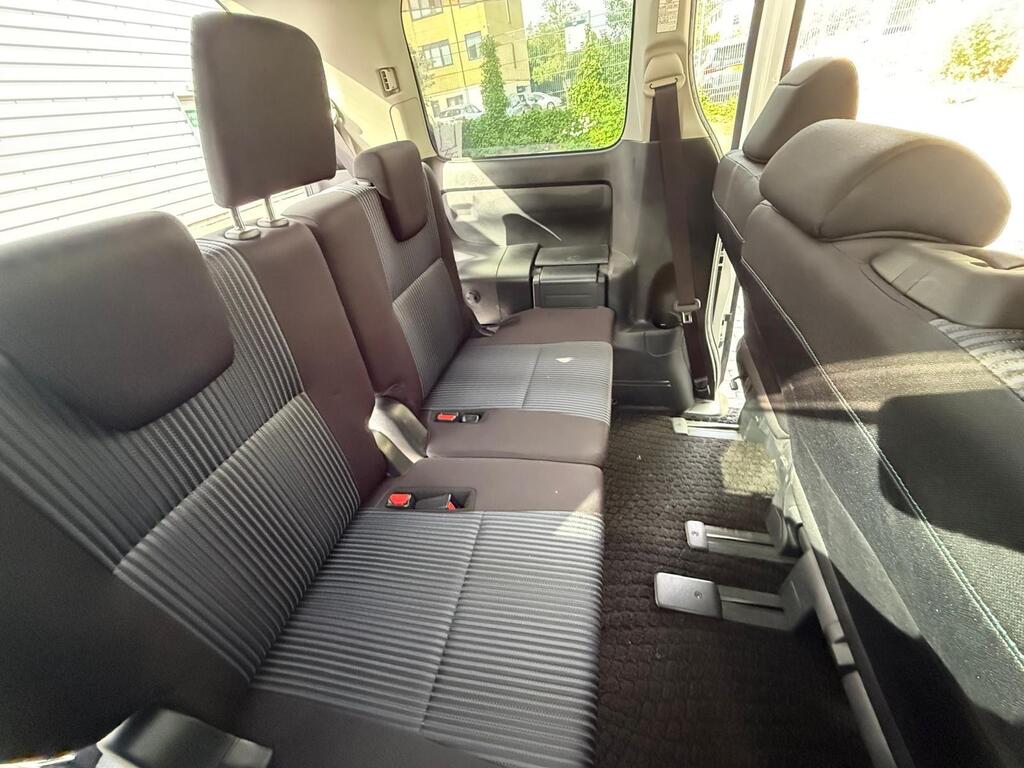 Toyota Voxy Premium body Kit, Hybrid 2015