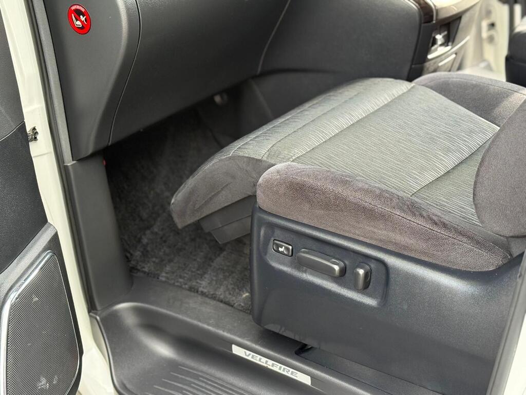 Toyota Vellfire 3.5L V6 2014 | Rare 4WD | Captain seats