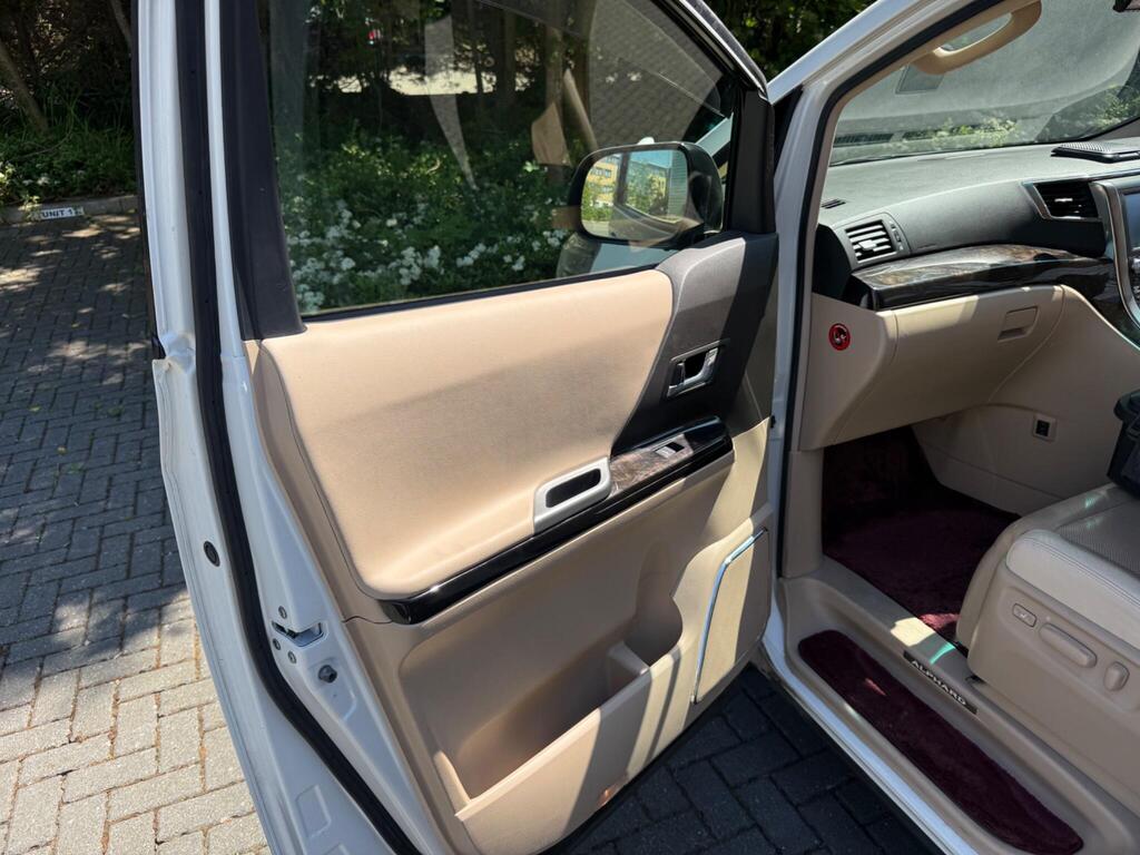 Toyota Alphard Business Edition 2014 – Luxury 3.5L V6