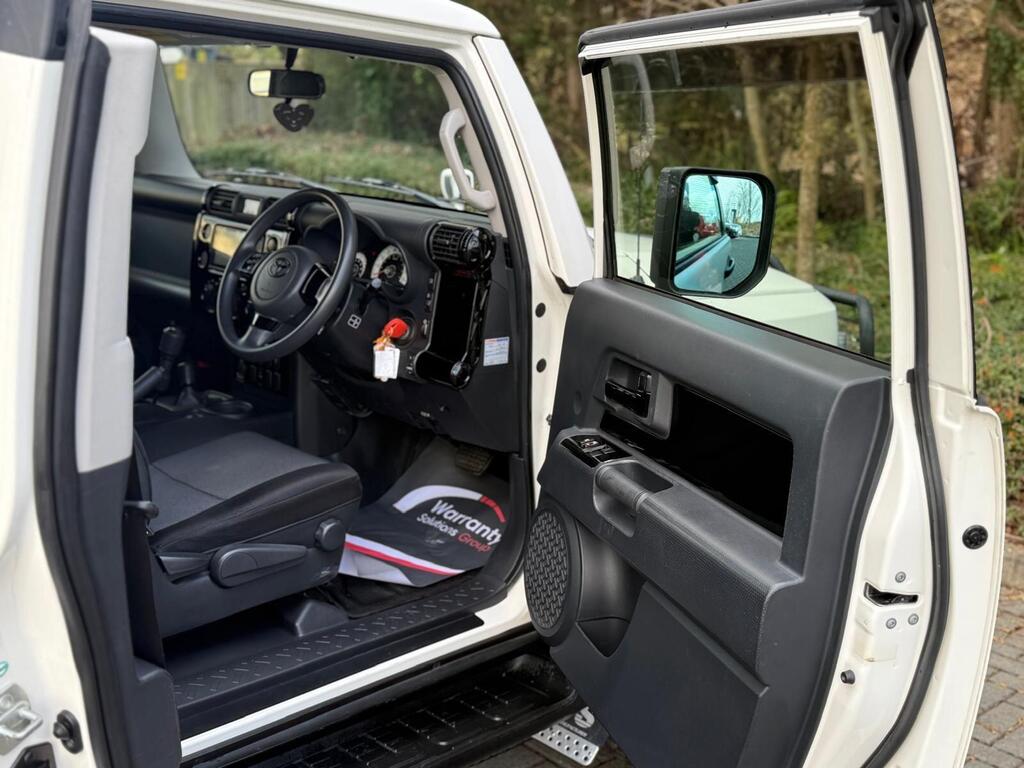Toyota FJ Cruiser Ultimate Edition- 2014 Matt White