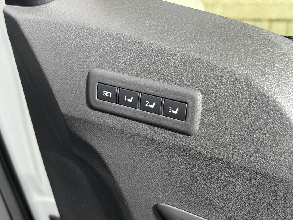 Toyota Vellfire 3.5L V6 2014 | Rare 4WD | Captain seats