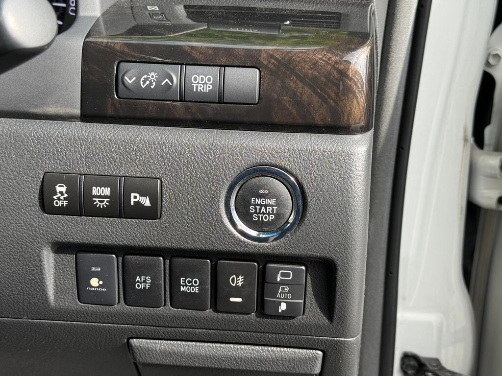 Toyota Vellfire 3.5L V6 2014 | Rare 4WD | Captain seats