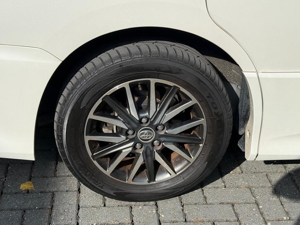 Toyota Voxy Premium body Kit, Hybrid 2015