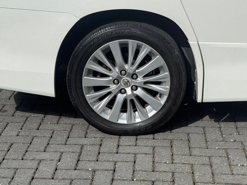 Toyota Vellfire 3.5L V6 2014 | Rare 4WD | Captain seats