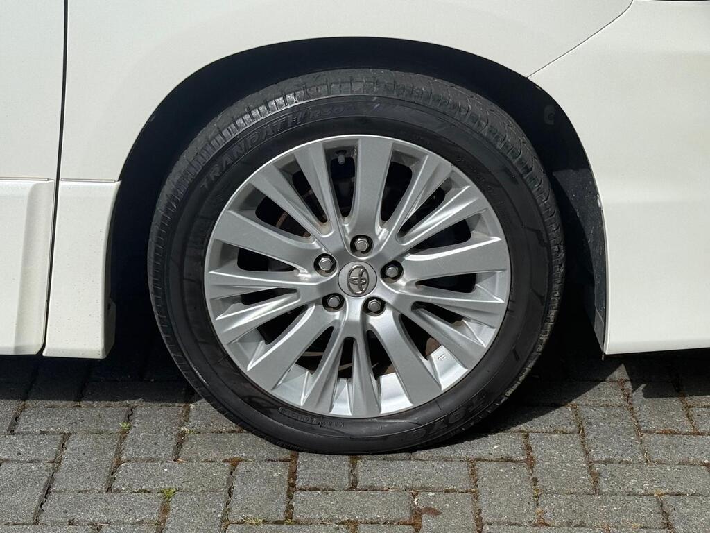 Toyota Vellfire 3.5L V6 2014 | Rare 4WD | Captain seats