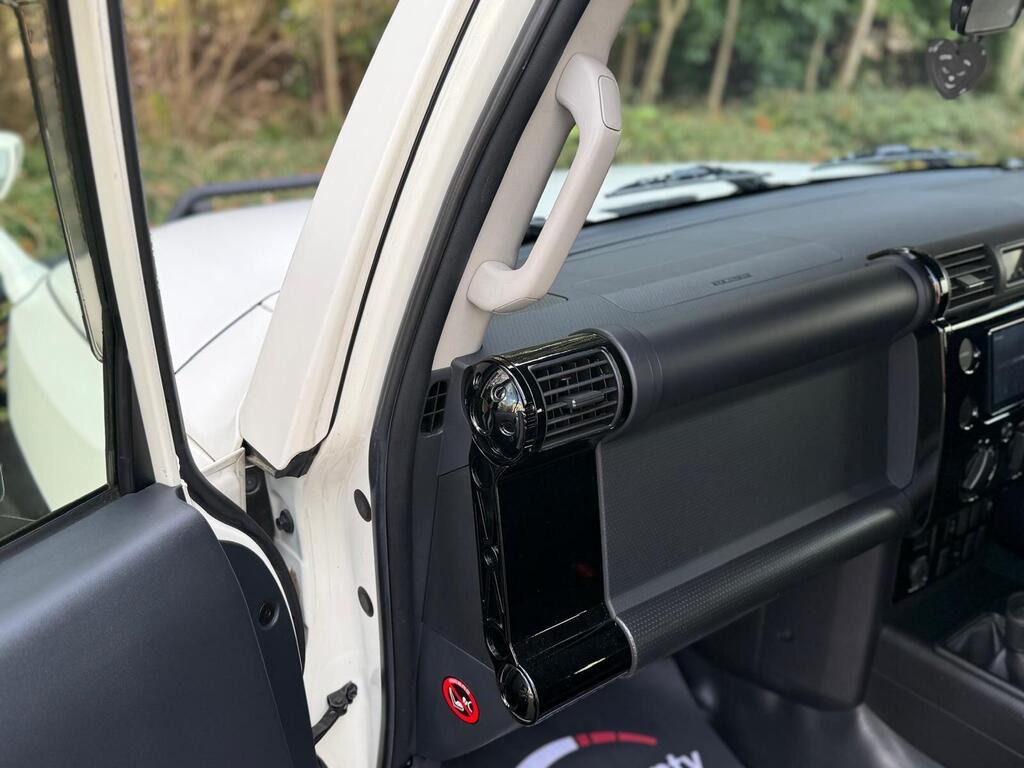 Toyota FJ Cruiser Ultimate Edition- 2014 Matt White