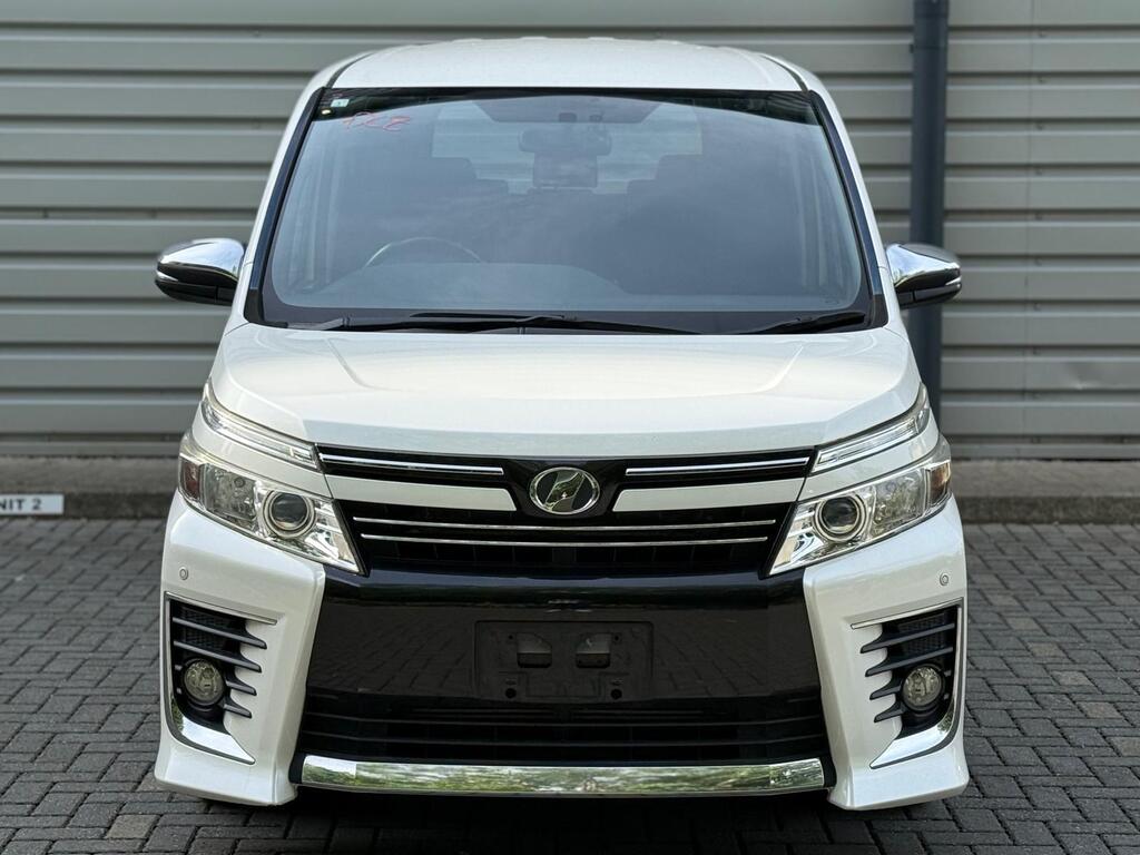 Toyota Voxy Premium body Kit, Hybrid 2015