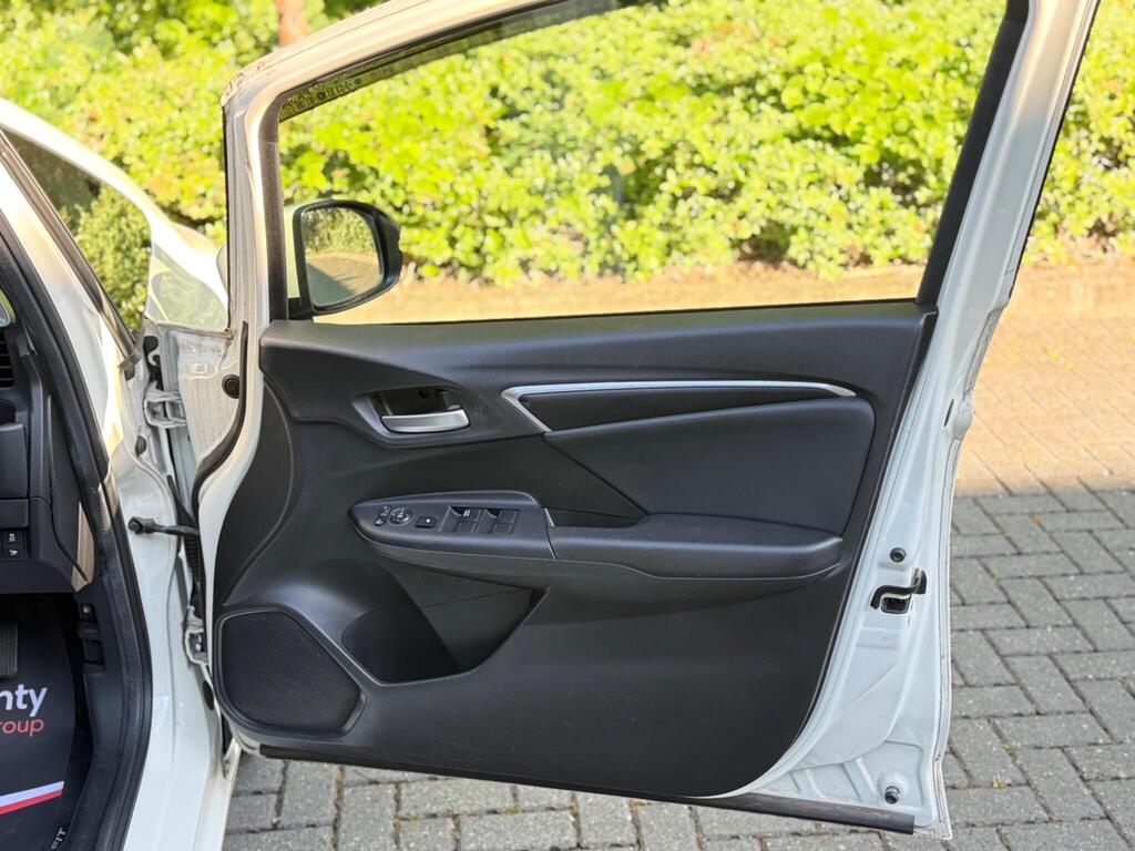 Honda Jazz 2015 Petrol Hybrid | Alloy Wheels | Cruise Control