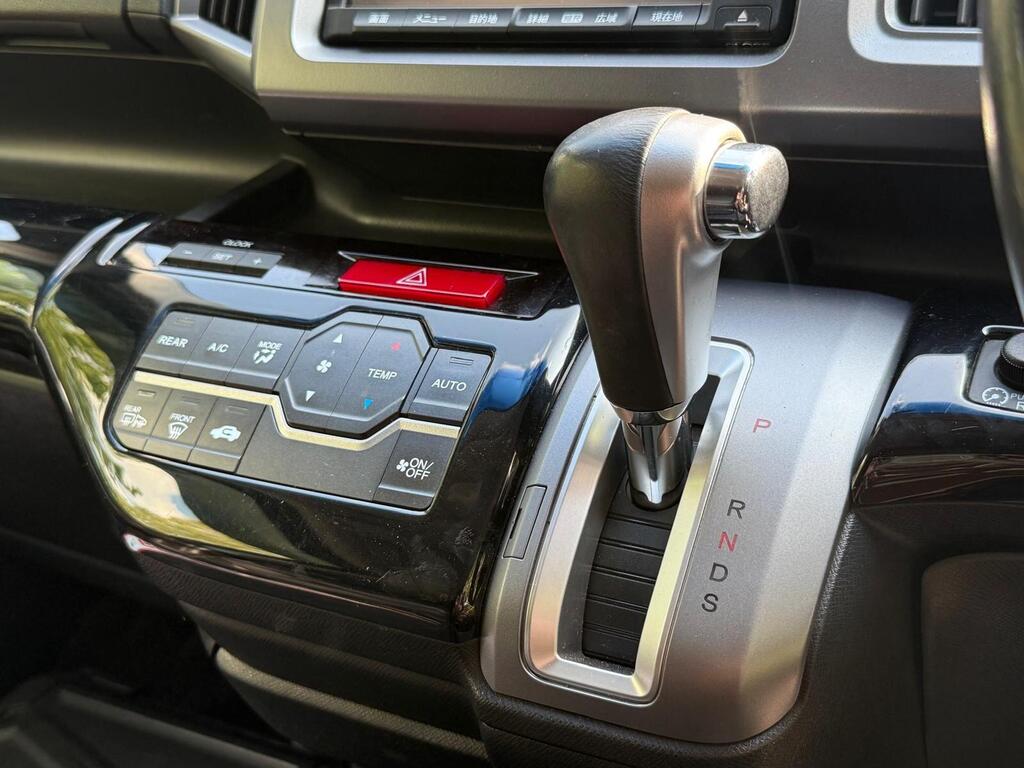Honda Stepwagon Black Automatic 2013