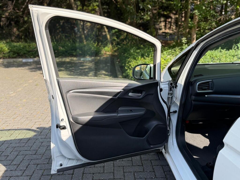 Honda Jazz / Fit Hybrid Petrol 2015 (65) stunning
