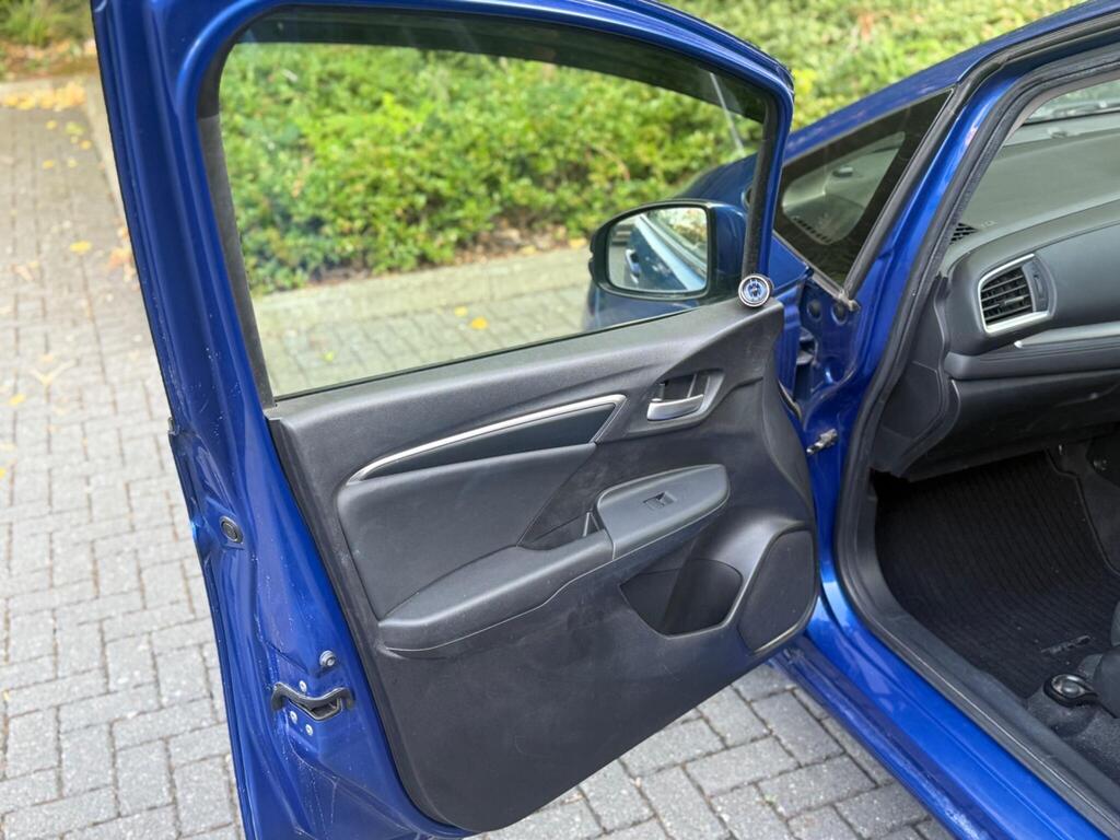 Honda Jazz Petrol Hybrid 2015 | Cruise control