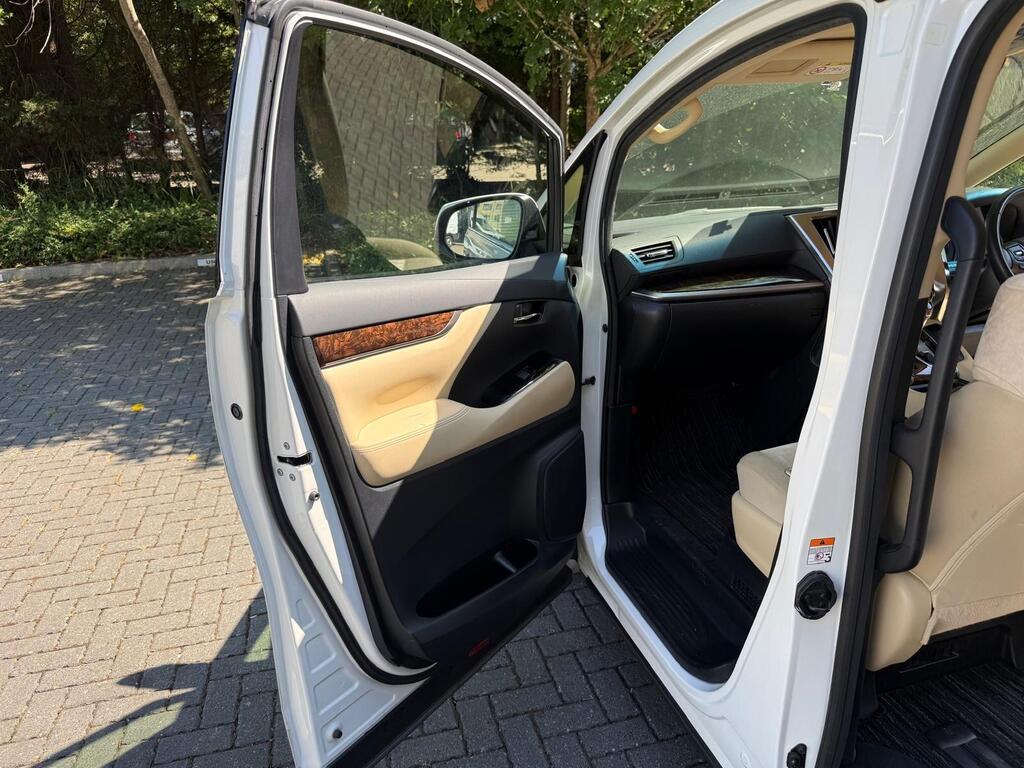 Toyota Alphard Petrol Hybrid 4 Wheel drive 2022