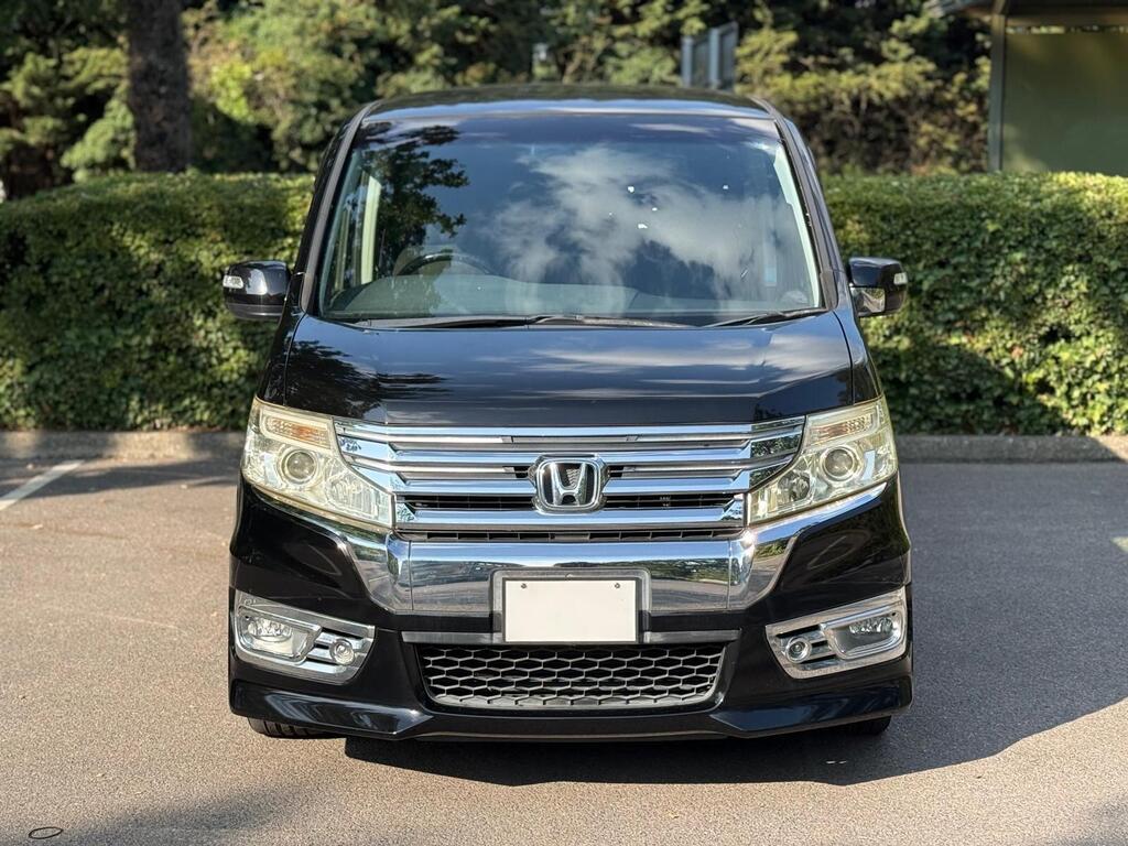 Honda Stepwagon Black Automatic 2013