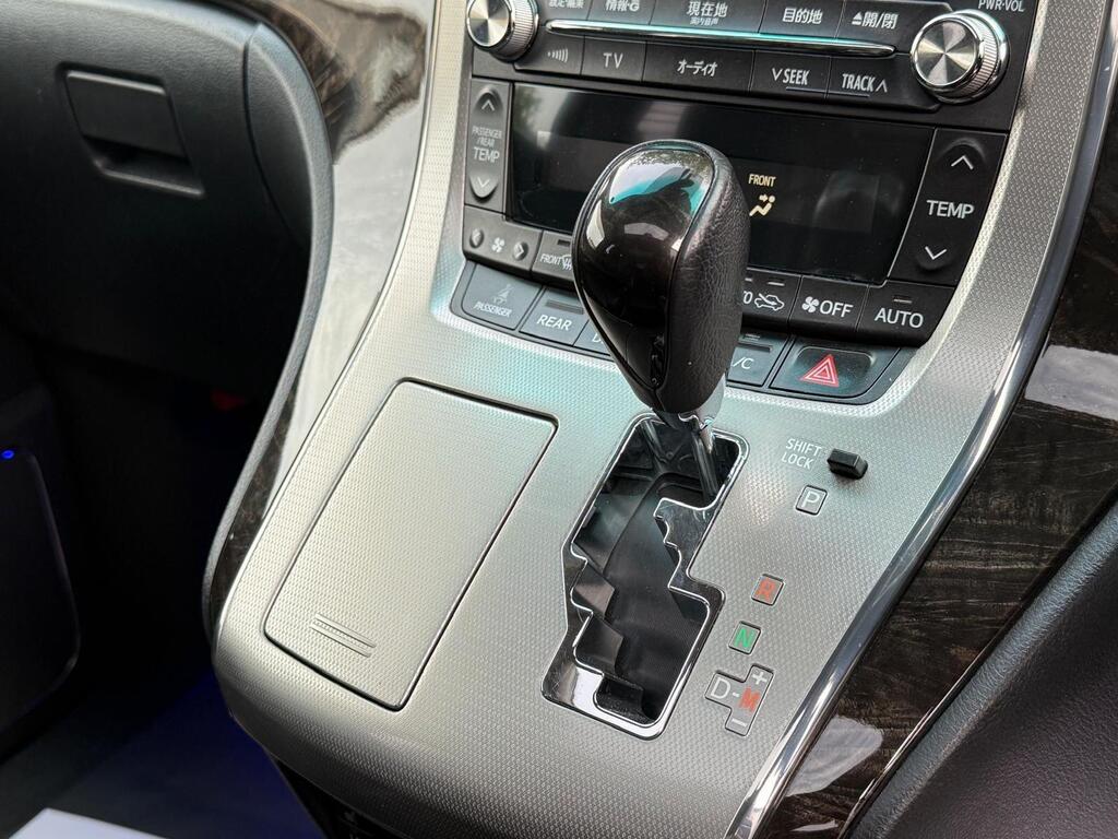 Toyota Alphard Premium Leather seats, 2013 White