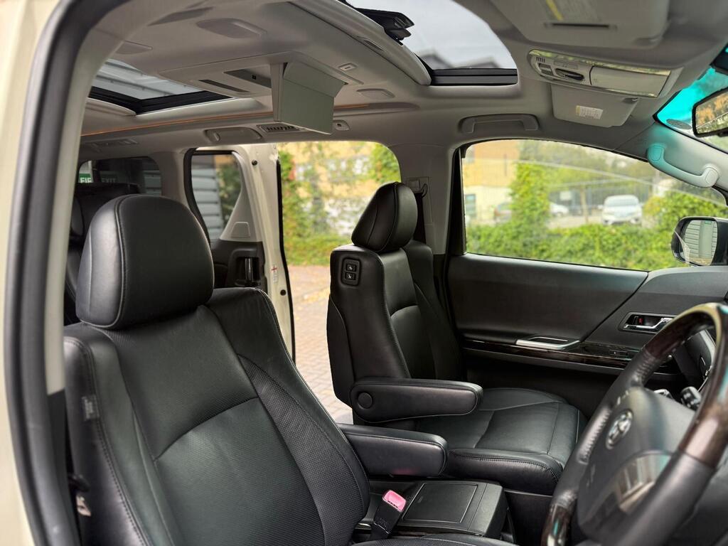 Toyota Alphard Premium Leather seats, 2013 White