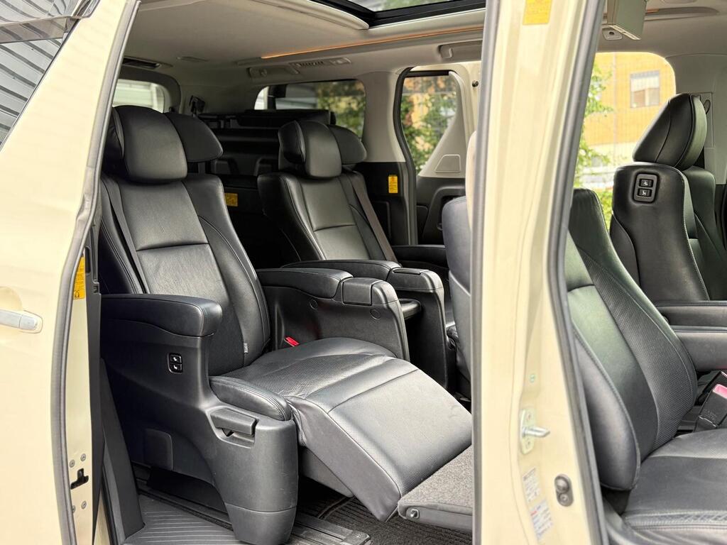 Toyota Alphard Premium Leather seats, 2013 White