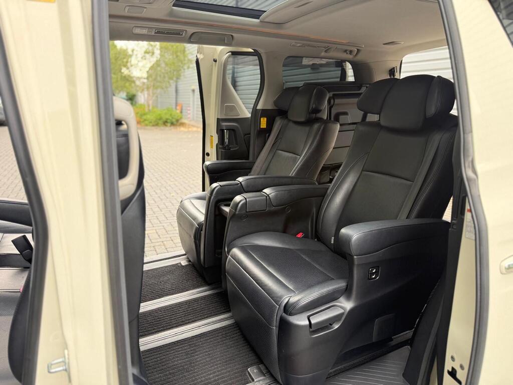 Toyota Alphard Premium Leather seats, 2013 White
