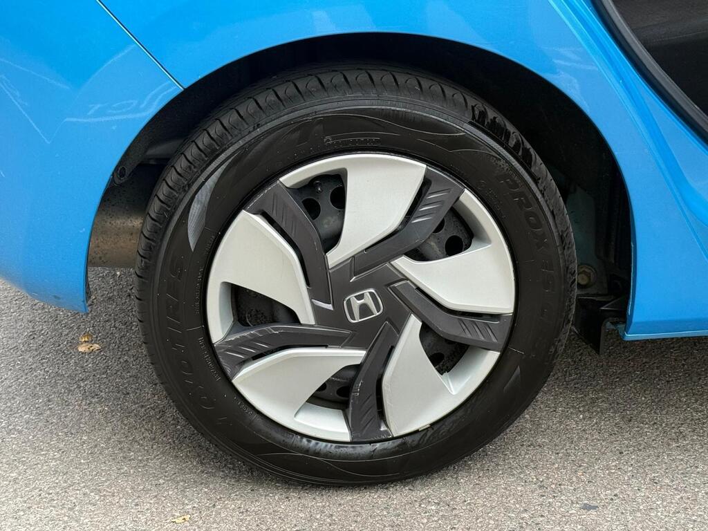 Honda Jazz Fit Hybrid 2015, Fresh Import Immaculate