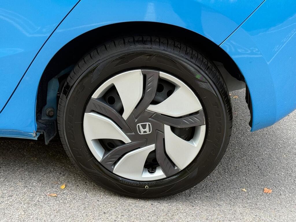 Honda Jazz Fit Hybrid 2015, Fresh Import Immaculate