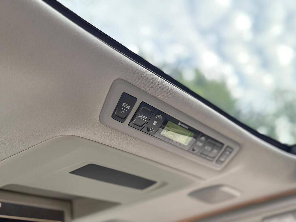 Toyota Alphard Premium Leather seats, 2013 White