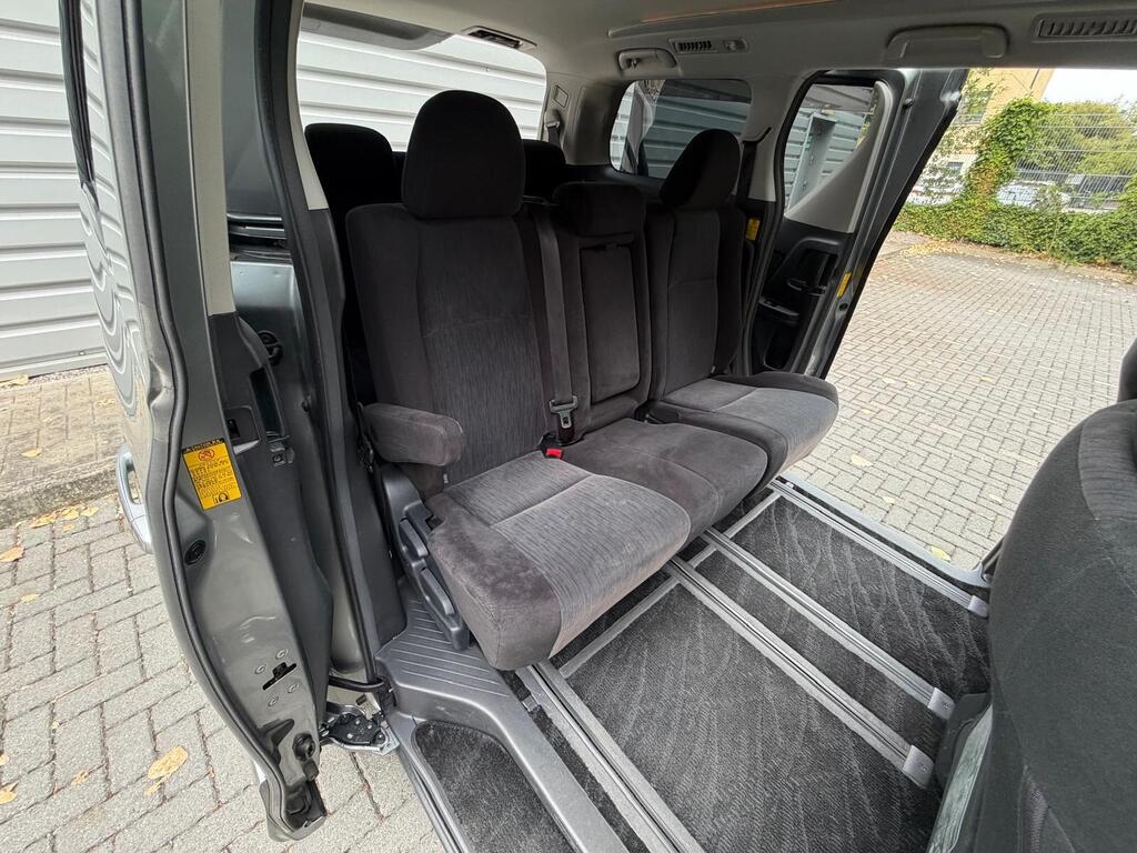 Toyota Vellfire 2014 8 seater 2.4 Petrol Grey Immaculate