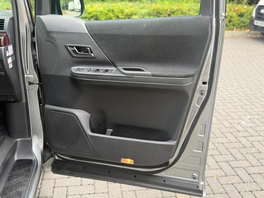 Toyota Vellfire 2014 8 seater 2.4 Petrol Grey Immaculate