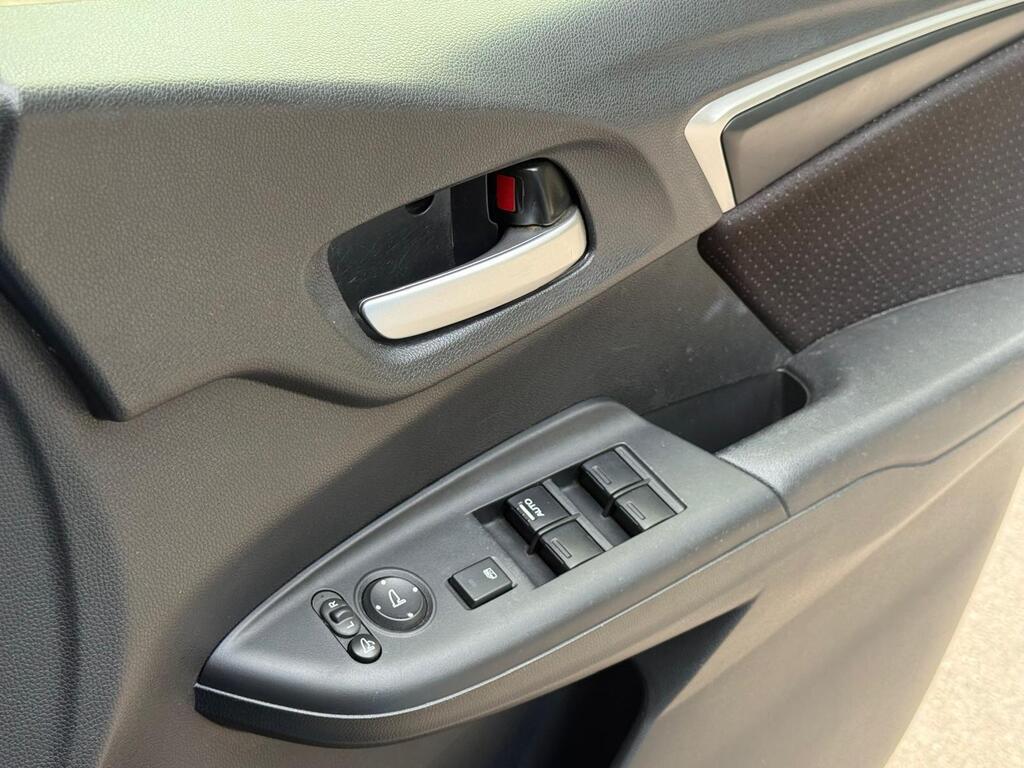 Honda Jazz Fit Hybrid 2015, Fresh Import Immaculate