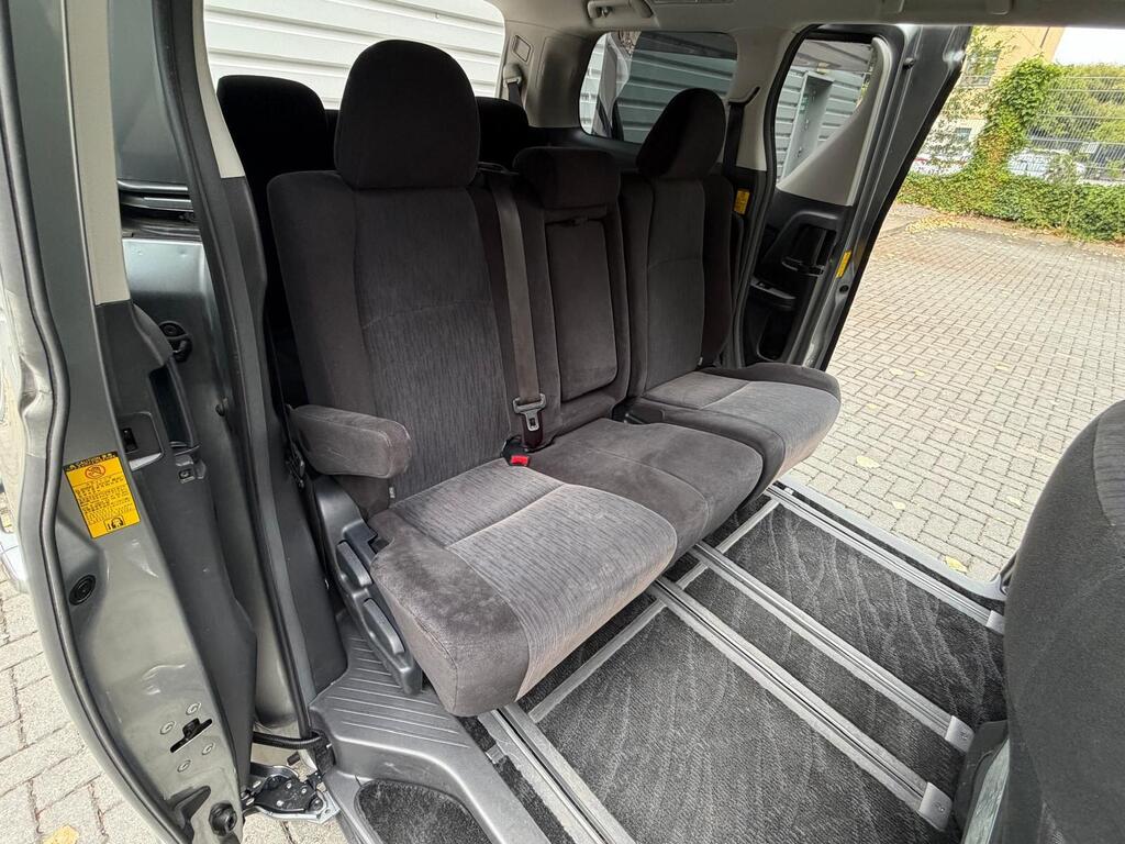 Toyota Vellfire 2014 8 seater 2.4 Petrol Grey Immaculate