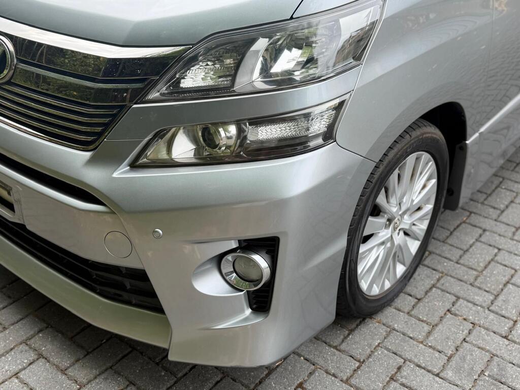 Toyota Vellfire 2014 8 seater 2.4 Petrol Grey Immaculate