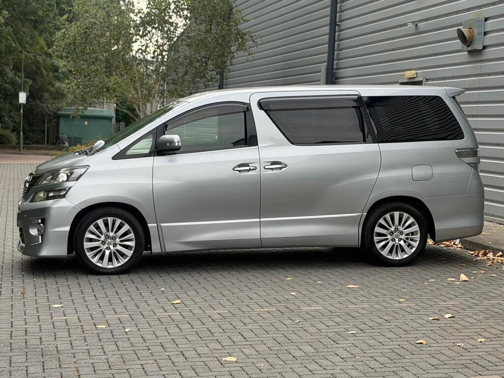 Toyota Vellfire 2014 8 seater 2.4 Petrol Grey Immaculate