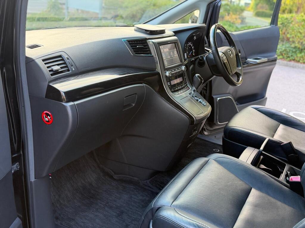 Toyota Vellfire 2013, 4 Wheel Drive V6 Premium Edition