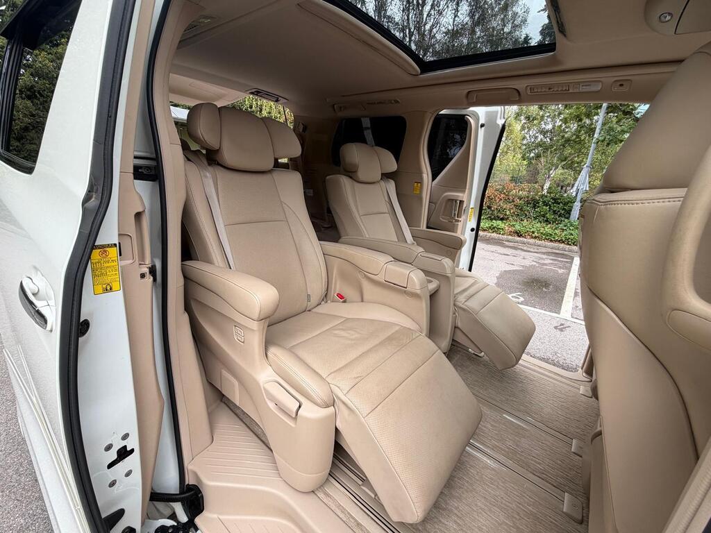 Toyota Alphard 2012 Luxury Edition 3.5 V6 Modelista Kit