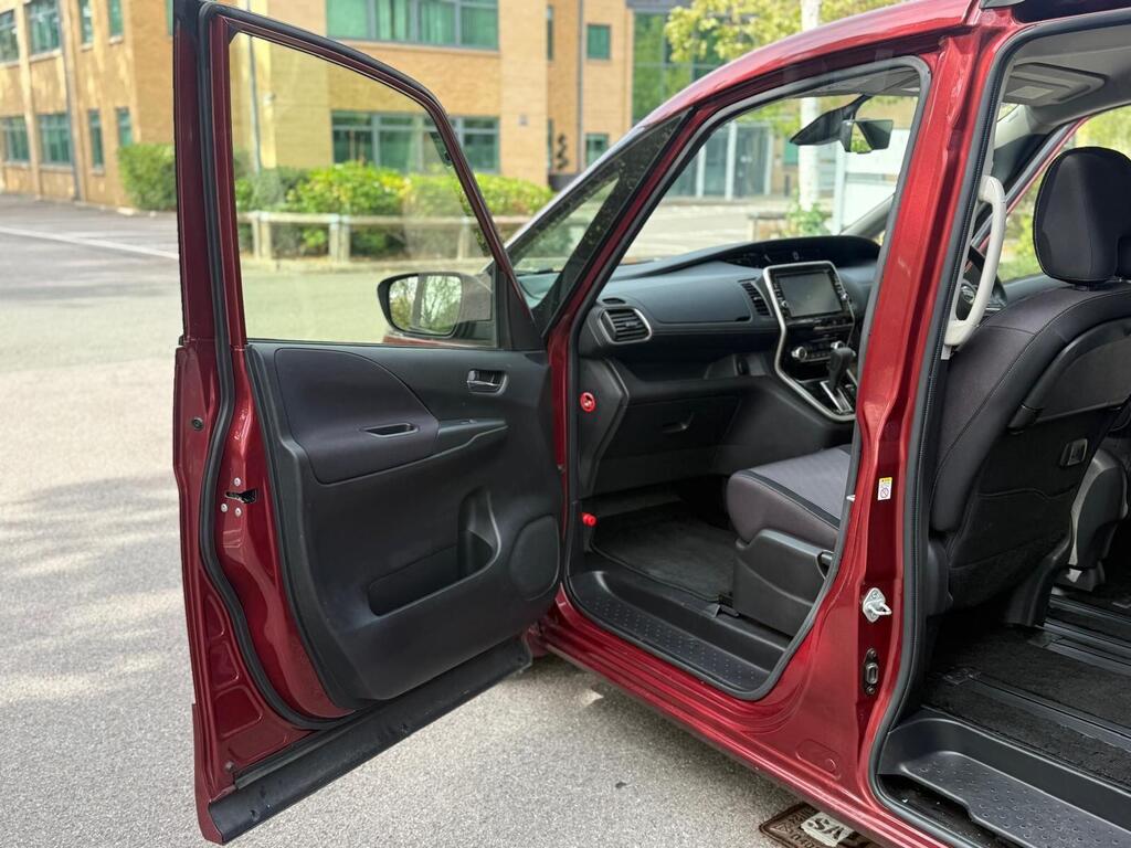 Nissan Serena Petrol Hybrid 8 Seater Top Spec 2017