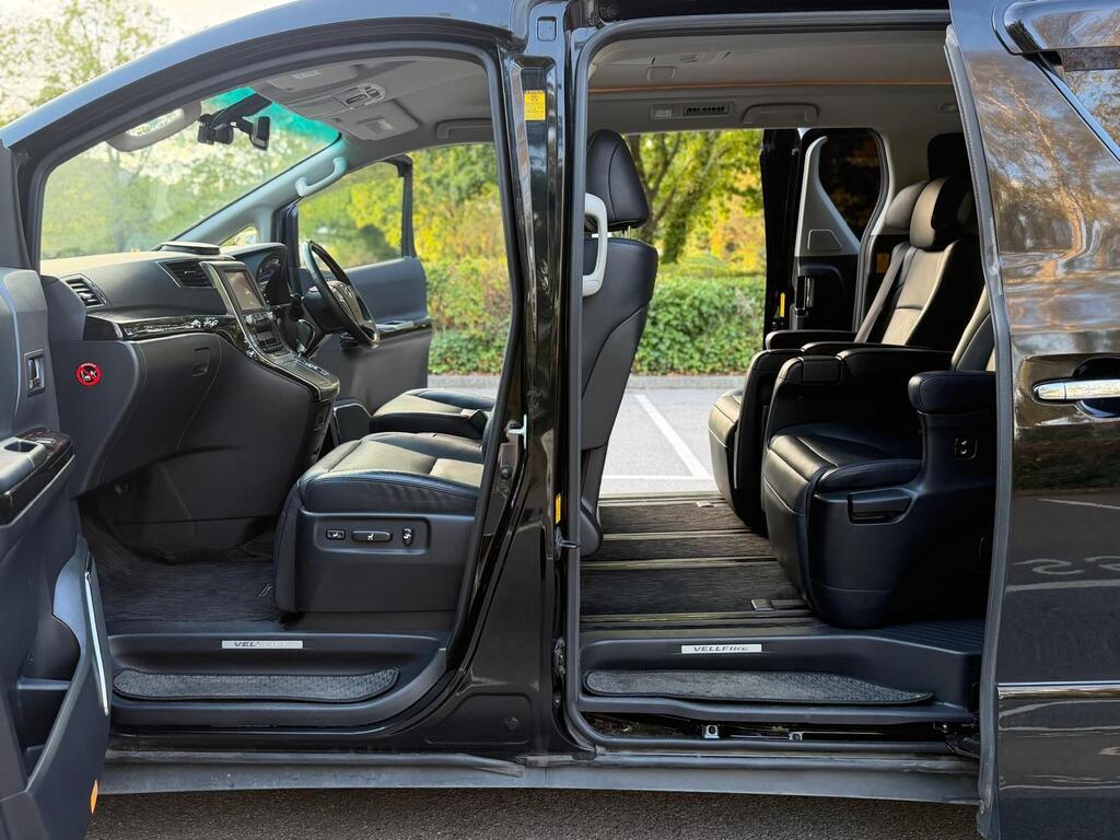 Toyota Vellfire 2013, 4 Wheel Drive V6 Premium Edition