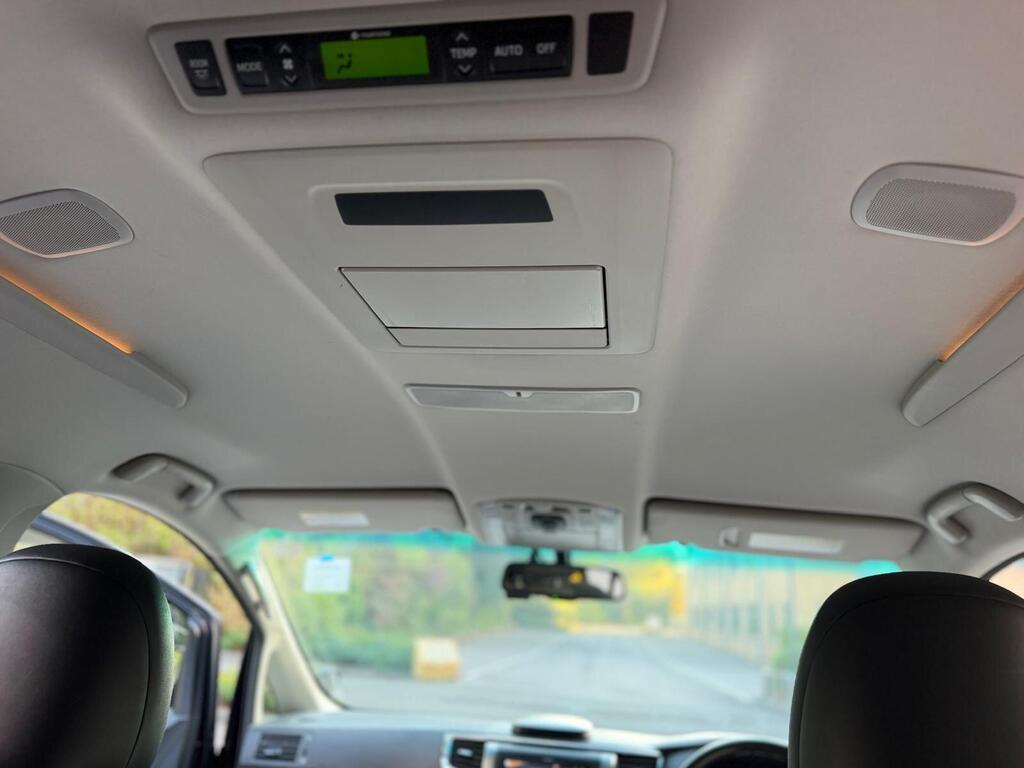 Toyota Vellfire 2013, 4 Wheel Drive V6 Premium Edition