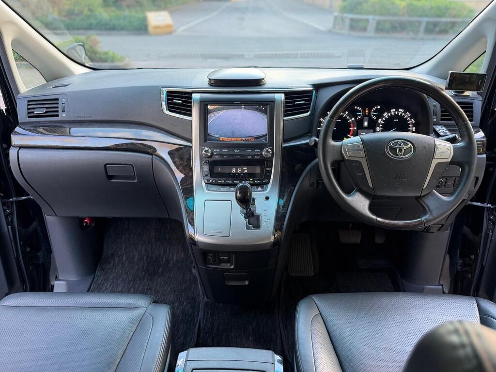 Toyota Vellfire 2013, 4 Wheel Drive V6 Premium Edition