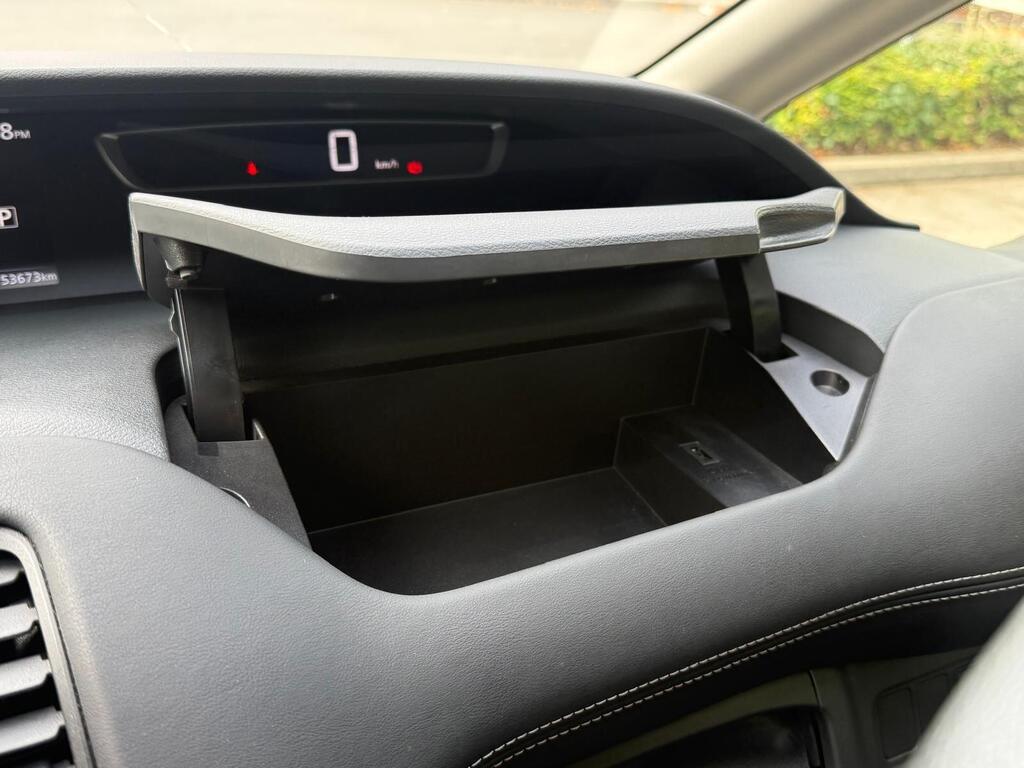 Nissan Serena Petrol Hybrid 8 Seater Top Spec 2017