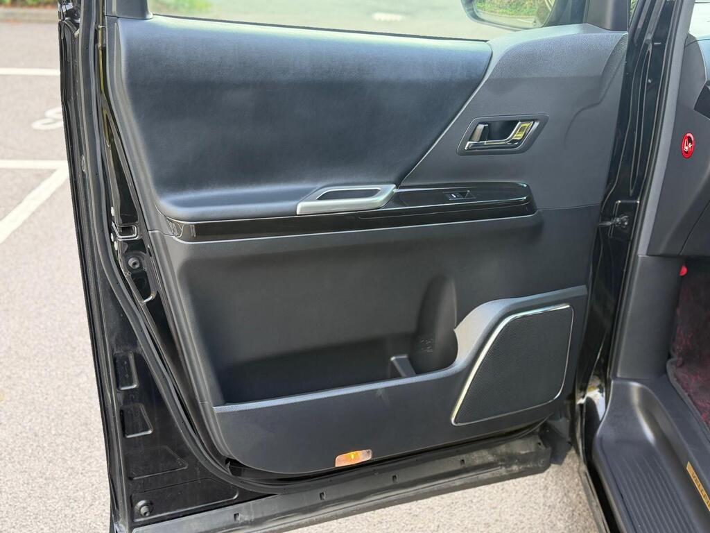 Toyota Vellfire 2013/09 Goldeneye V6 Black