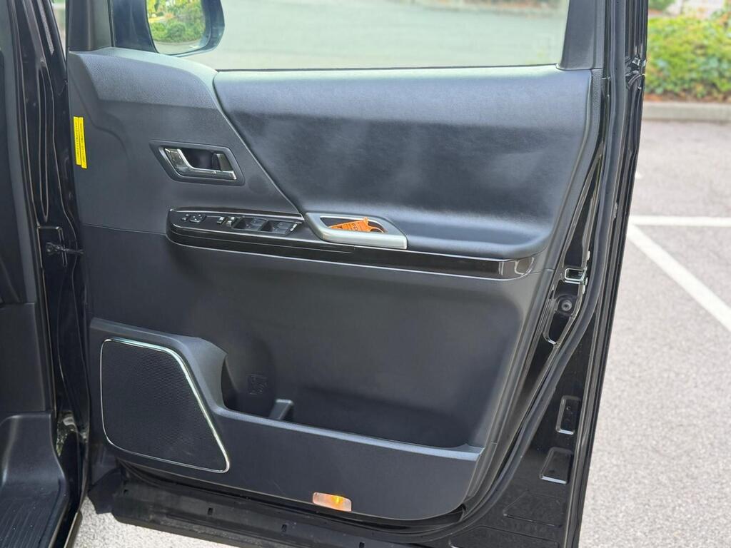 Toyota Vellfire 2013/09 Goldeneye V6 Black