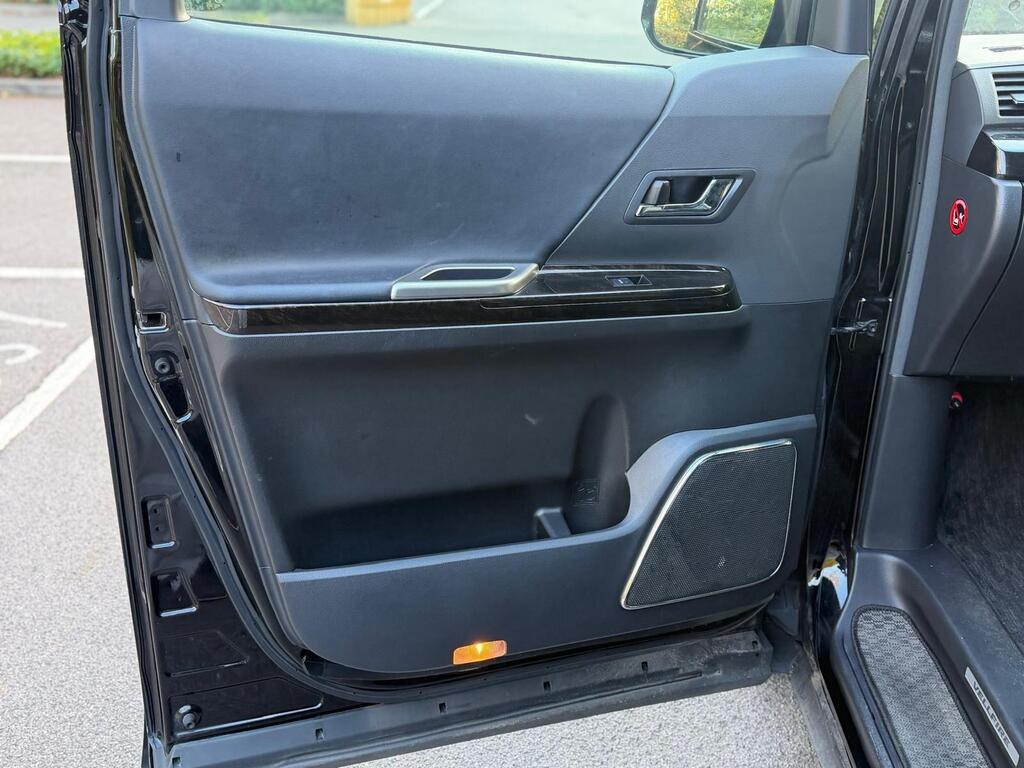 Toyota Vellfire 2013/09 Goldeneye V6 Black