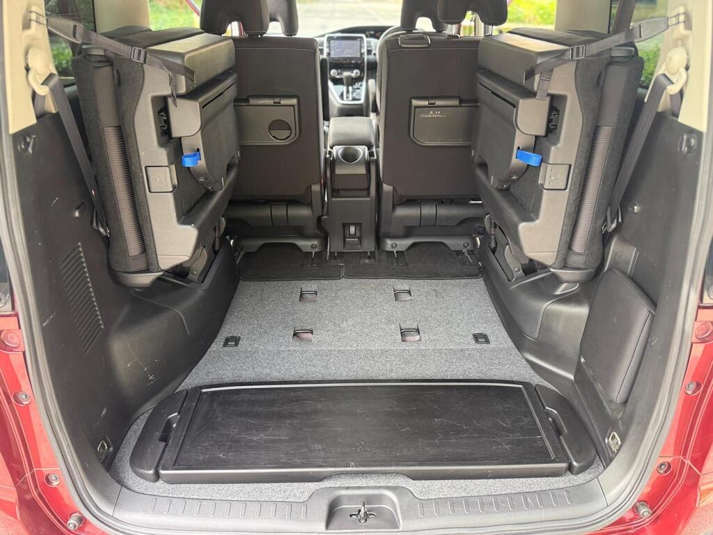 Nissan Serena Petrol Hybrid 8 Seater Top Spec 2017